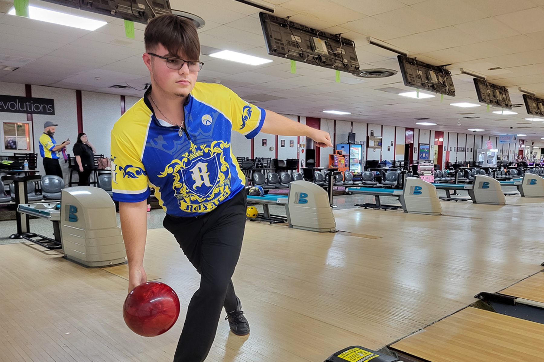 Richard Pitsas bowling